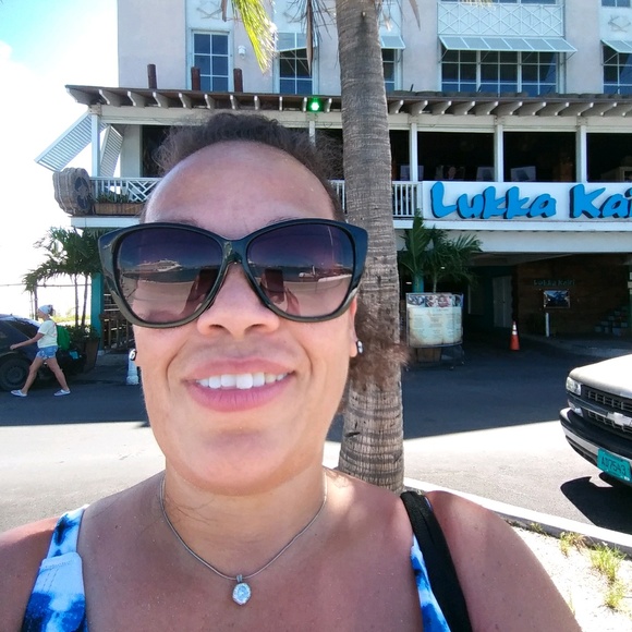 Meet your Posher, Elizabeth - Picture 1 of 1